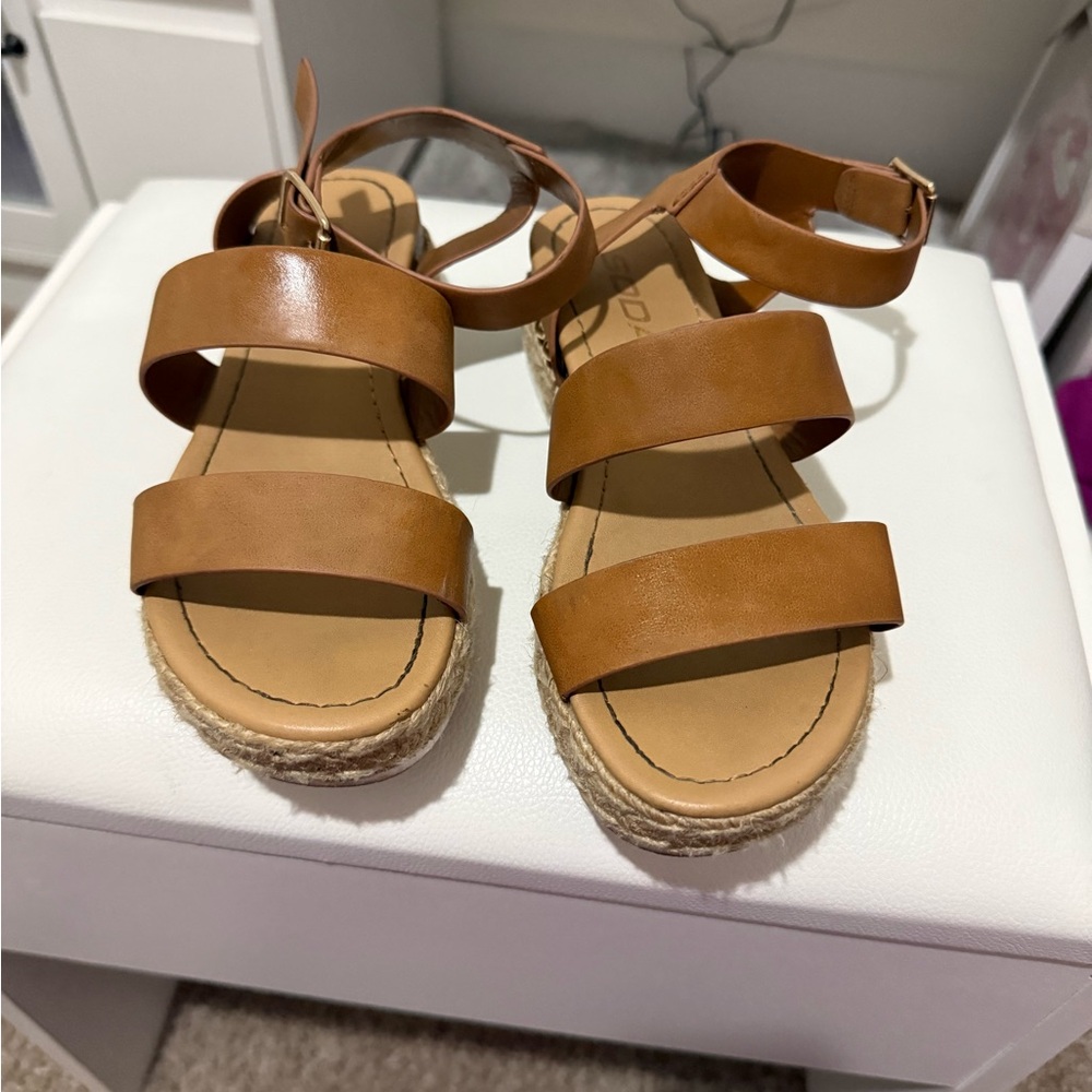 Soda Tan Espadrille Sandals Girls size 4